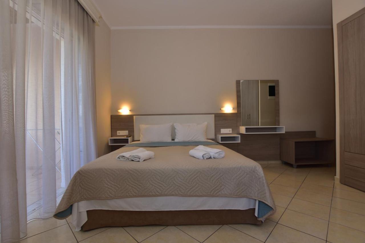 Flisvos Rooms Palaiochora Exterior foto