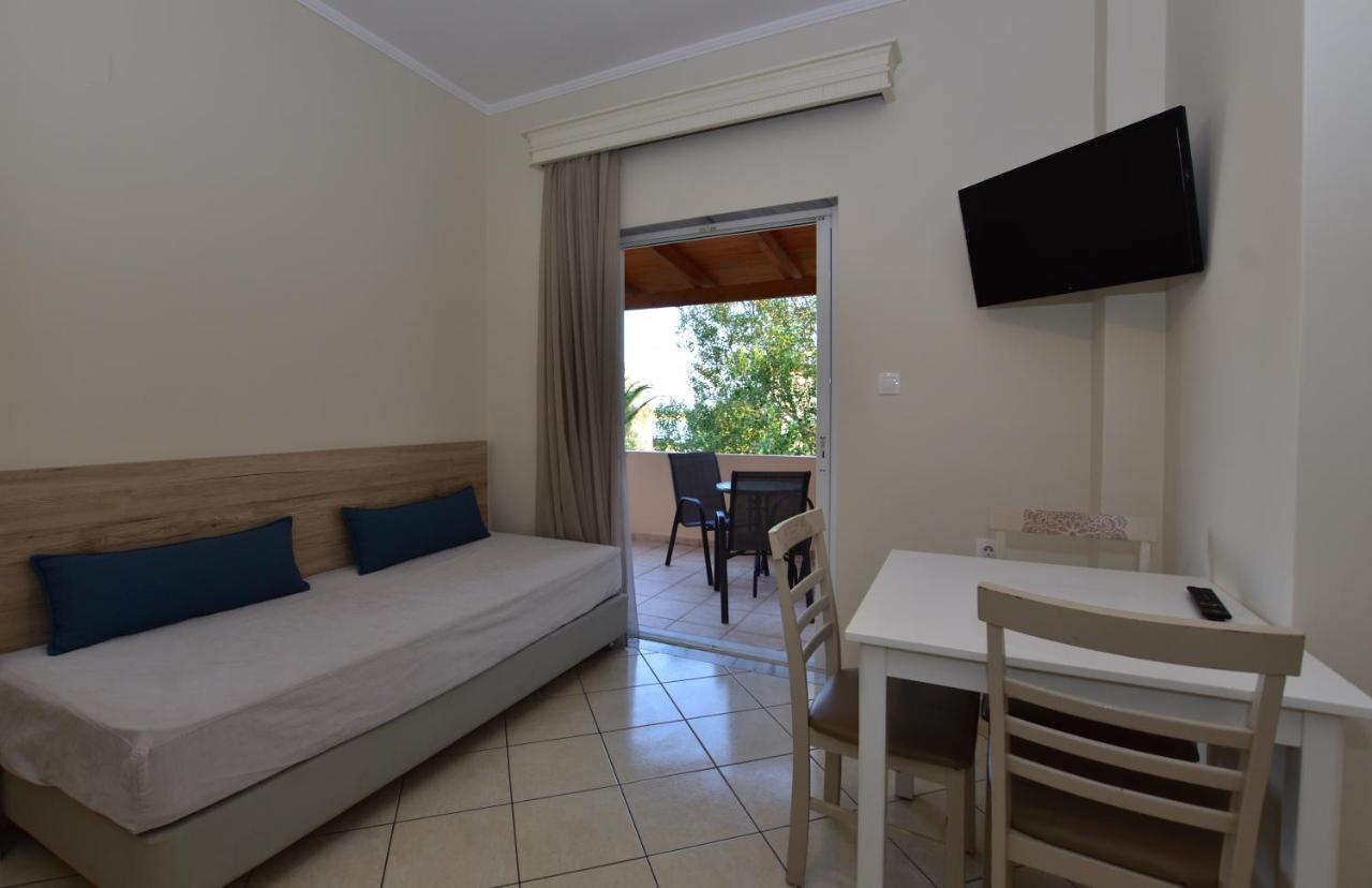 Flisvos Rooms Palaiochora Exterior foto