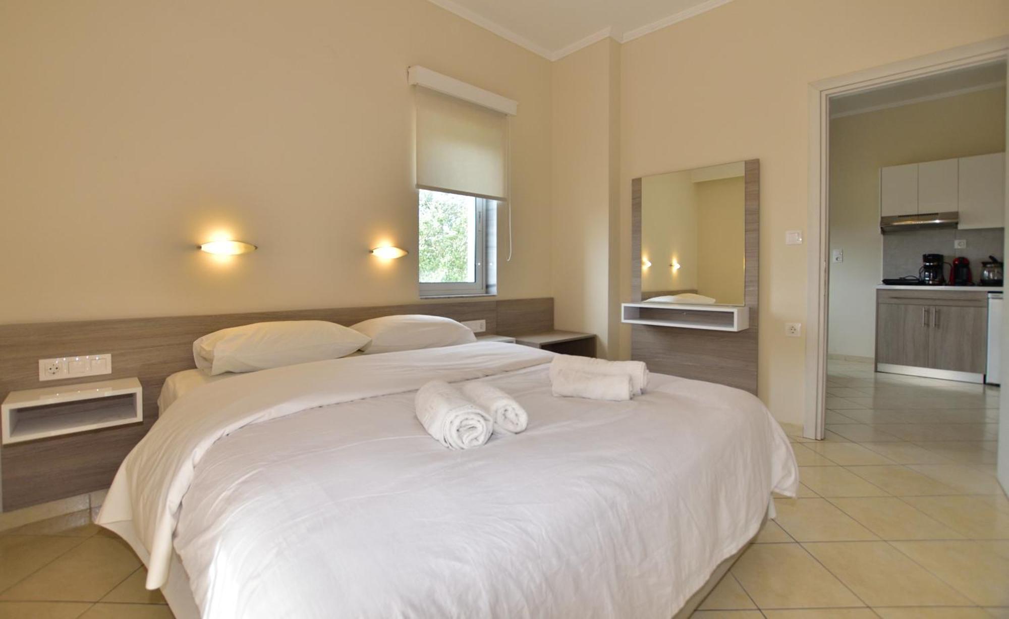 Flisvos Rooms Palaiochora Exterior foto