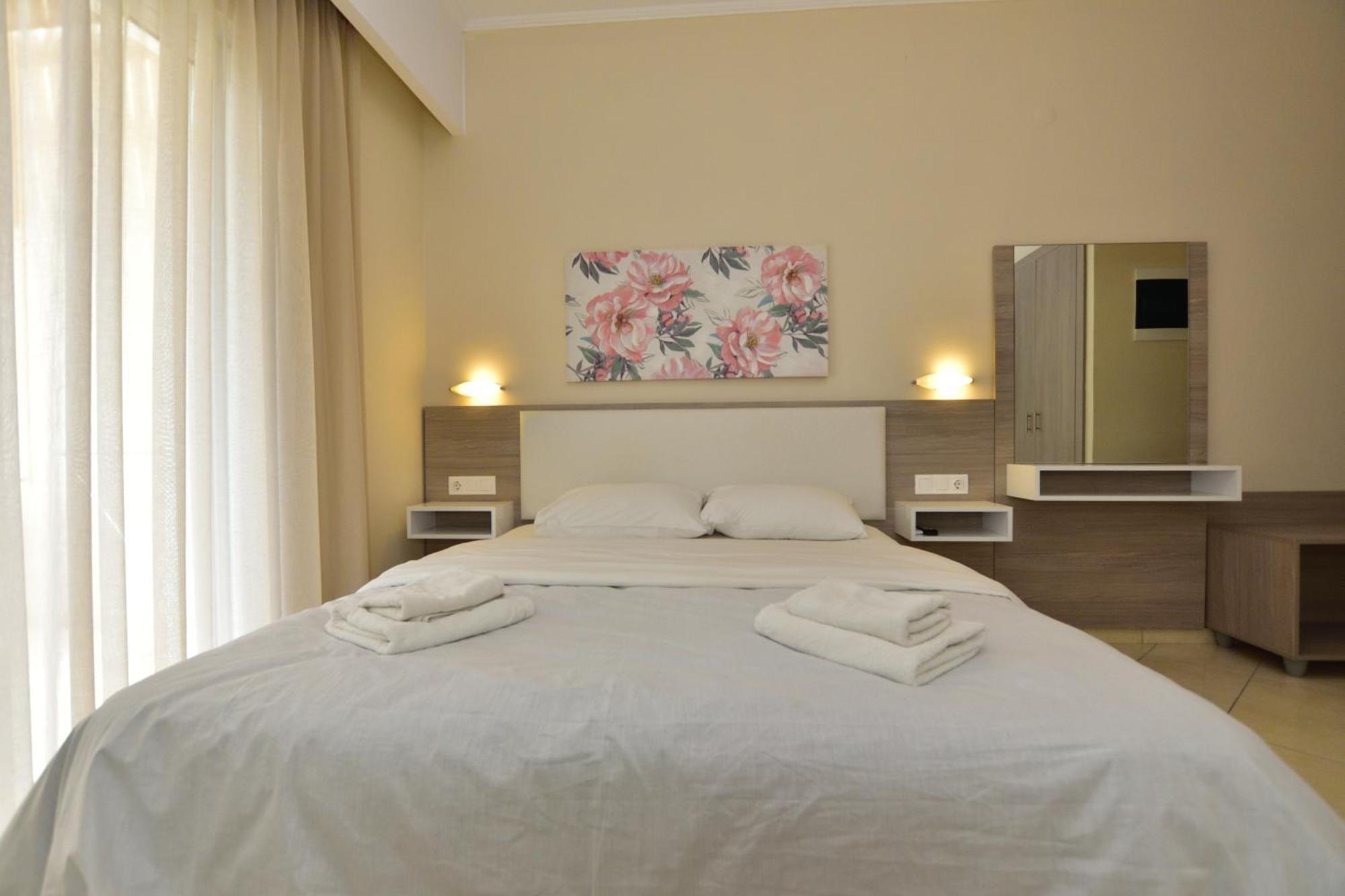 Flisvos Rooms Palaiochora Exterior foto