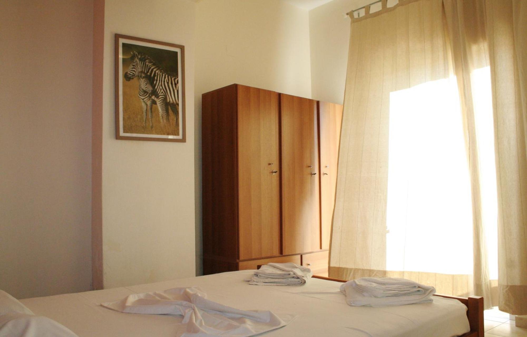 Flisvos Rooms Palaiochora Habitación foto