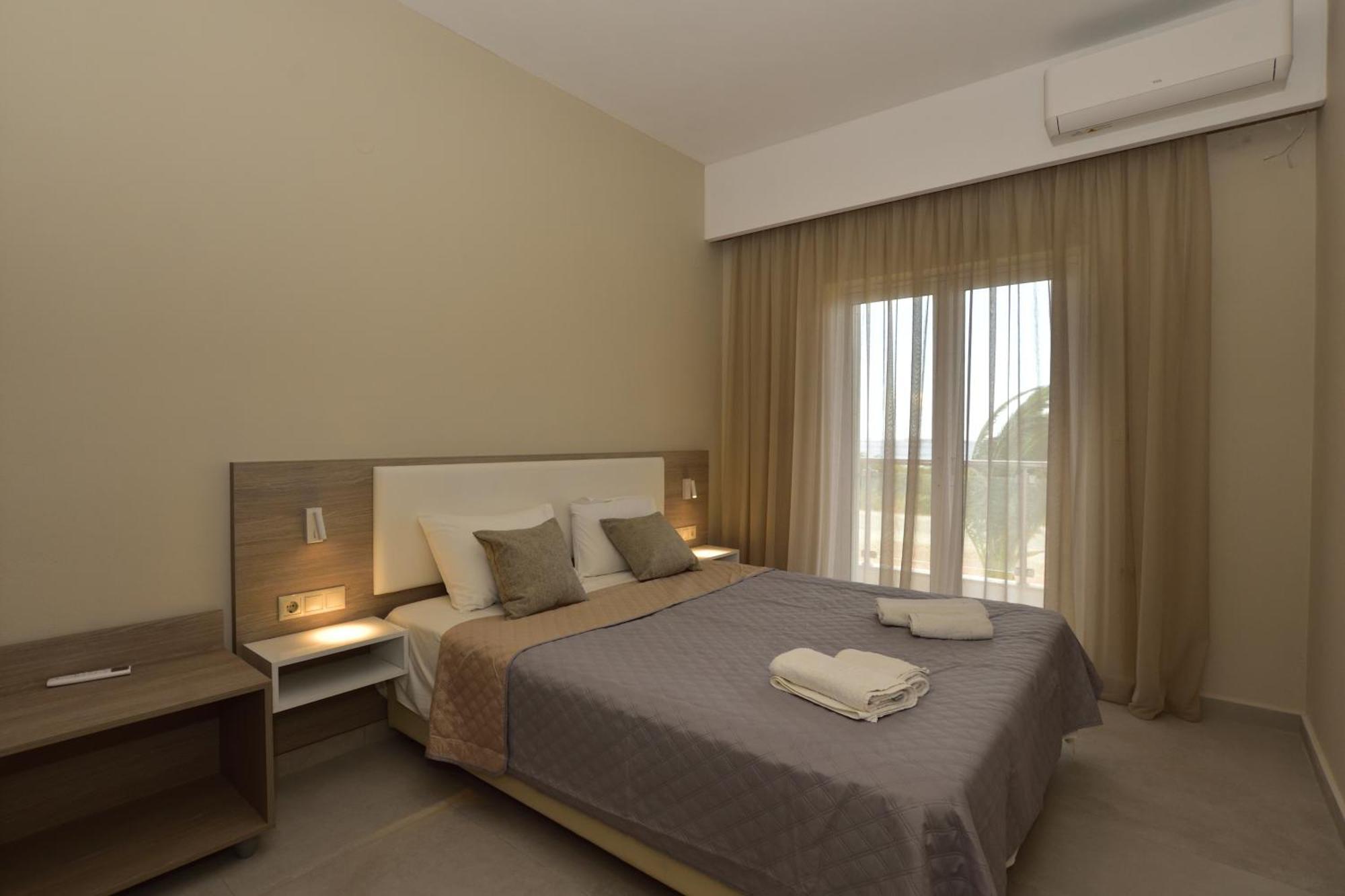 Flisvos Rooms Palaiochora Exterior foto